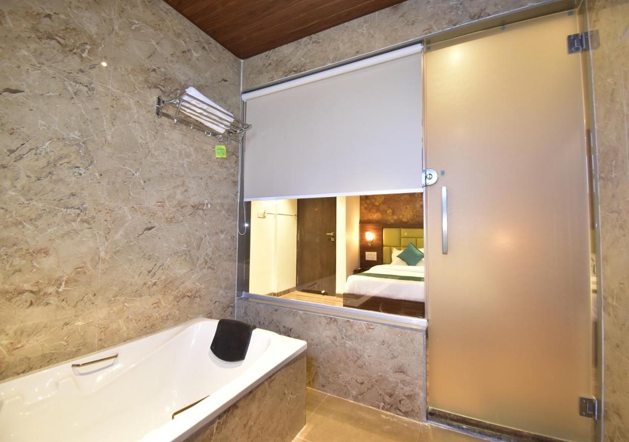Hotel Candor Amigo Airoli Mind Space Navi Mumbai Esterno foto